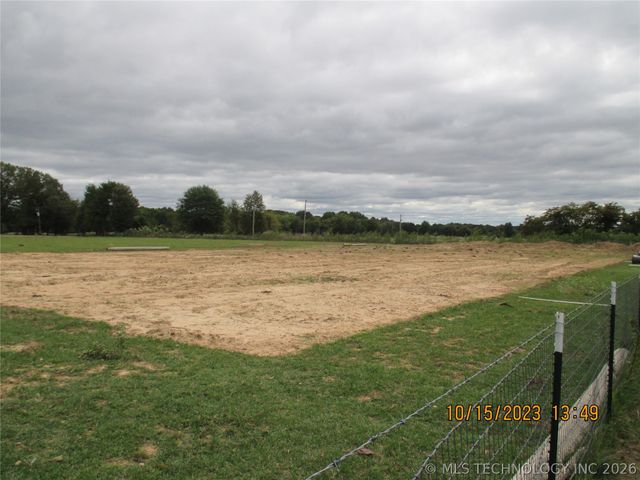 2905 E 2110, Hugo, OK 74743