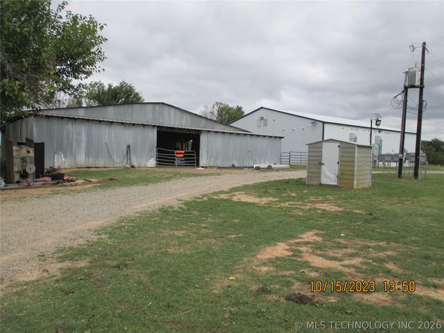 2905 E 2110, Hugo, OK 74743