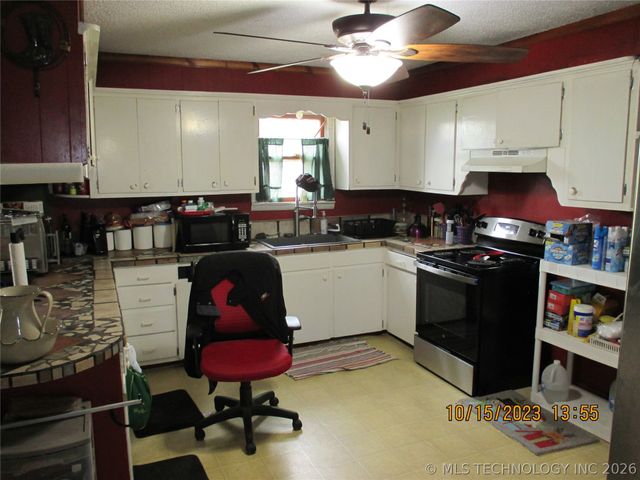 2905 E 2110, Hugo, OK 74743