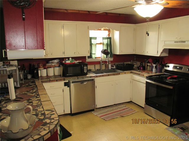 2905 E 2110, Hugo, OK 74743