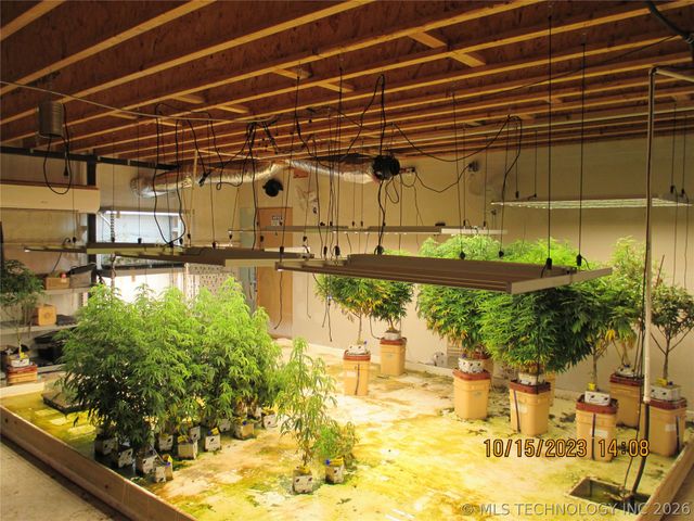 2905 E 2110, Hugo, OK 74743