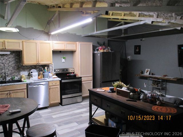 2905 E 2110, Hugo, OK 74743