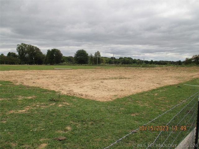 2905 E 2110, Hugo, OK 74743