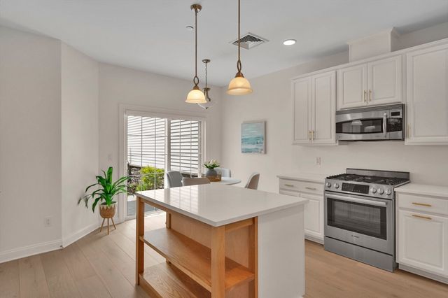 180 Hms Halsted Drive 180, Hingham, MA 02043