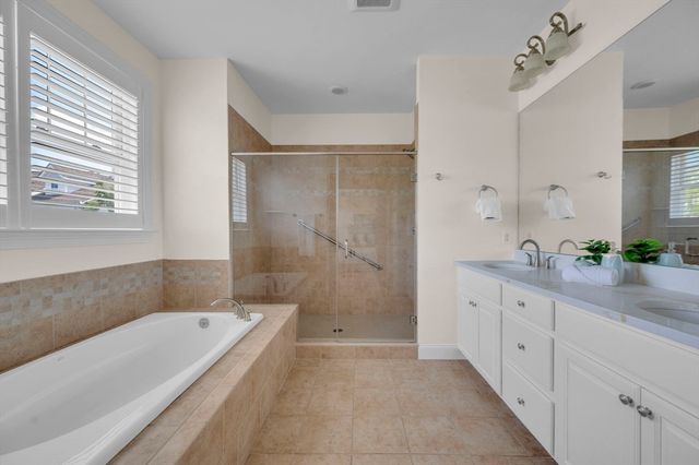 180 Hms Halsted Drive 180, Hingham, MA 02043