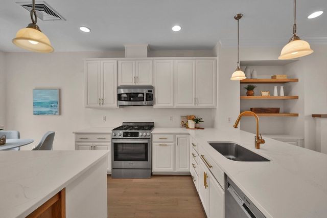 180 Hms Halsted Drive 180, Hingham, MA 02043