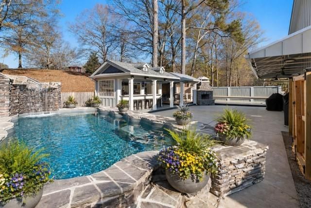 547 CENTER Road SE, Cartersville, GA 30121