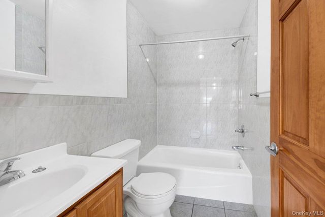 2527 Matthews Avenue, Bronx, NY 10467