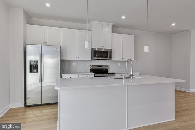 1208 OASIS AVE, Ranson, WV 25438