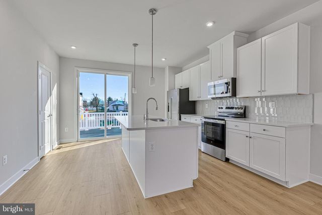 1208 OASIS AVE, Ranson, WV 25438