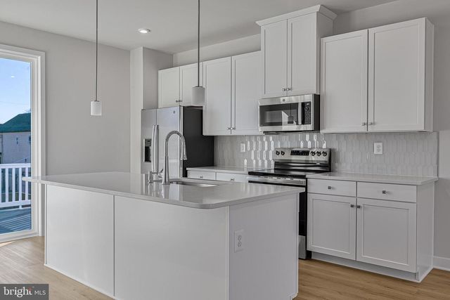 1208 OASIS AVE, Ranson, WV 25438