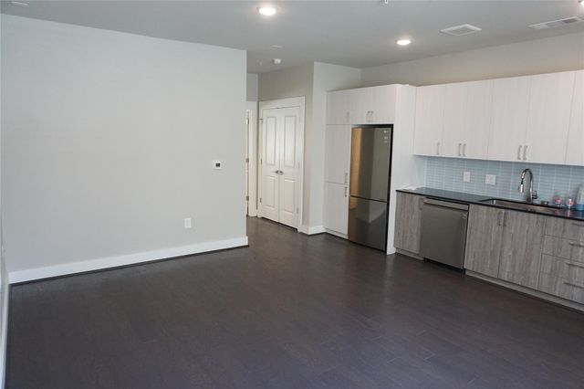 4819 Caroline Street 111, Houston, TX 77004