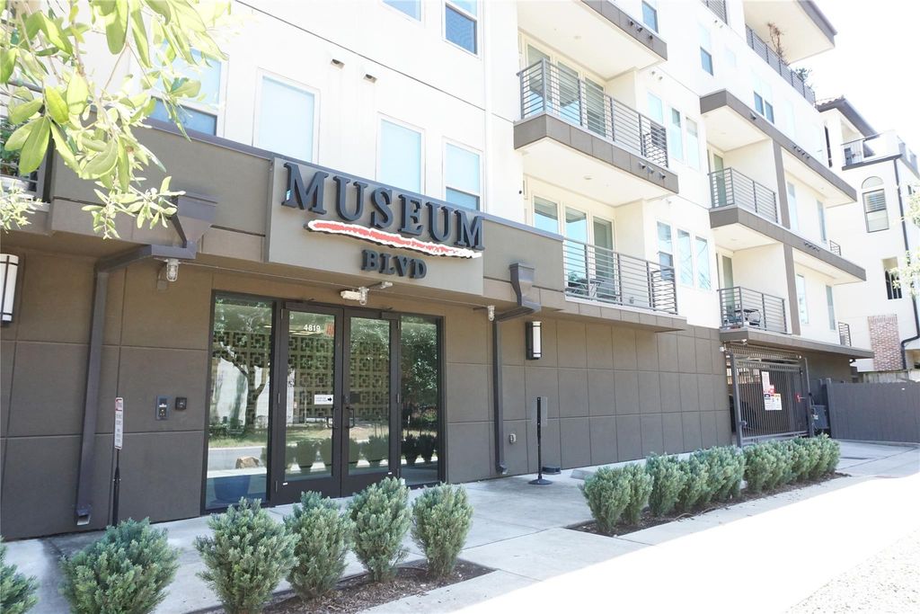 4819 Caroline Street 111, Houston, TX 77004