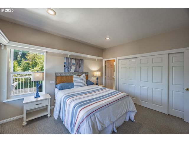 4838 LAKE Blvd, Westlake, OR 97493