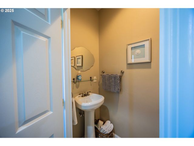 4838 LAKE Blvd, Westlake, OR 97493