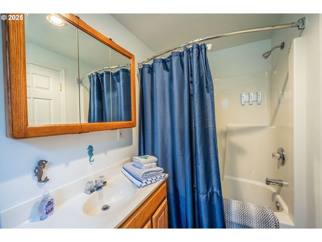 4838 LAKE Blvd, Westlake, OR 97493