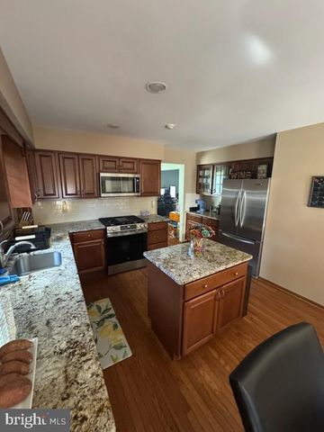 14 WHITE PINE DR, Sewell, NJ 08080