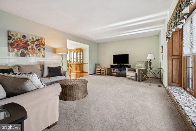 14 WHITE PINE DR, Sewell, NJ 08080