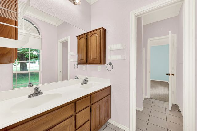 2735 Bent Oaks Drive, Burleson, TX 76028
