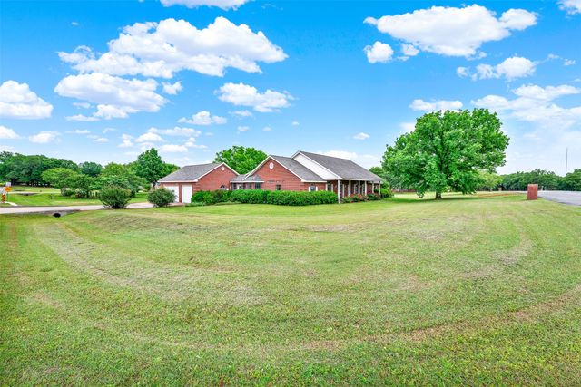 2735 Bent Oaks Drive, Burleson, TX 76028
