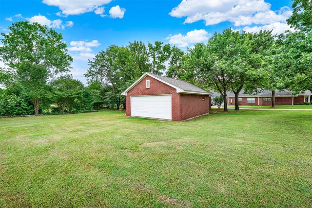 2735 Bent Oaks Drive, Burleson, TX 76028