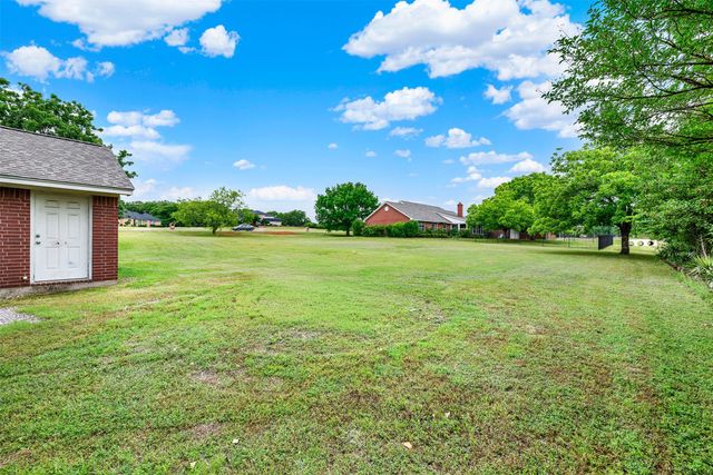 2735 Bent Oaks Drive, Burleson, TX 76028