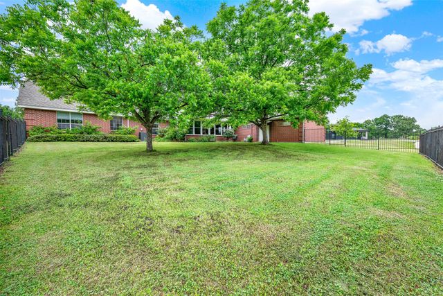 2735 Bent Oaks Drive, Burleson, TX 76028