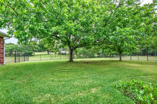 2735 Bent Oaks Drive, Burleson, TX 76028