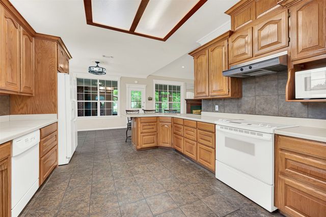 2735 Bent Oaks Drive, Burleson, TX 76028
