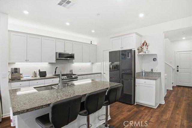 240 Tavern Creek, Palmdale, CA 93551