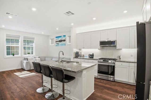 240 Tavern Creek, Palmdale, CA 93551