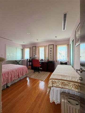 3 Ascot Ridge, Great Neck, NY 11021