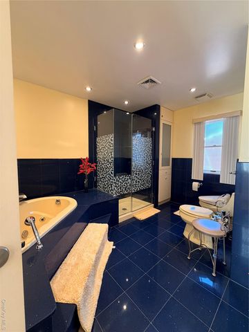 3 Ascot Ridge, Great Neck, NY 11021