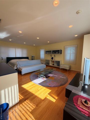 3 Ascot Ridge, Great Neck, NY 11021