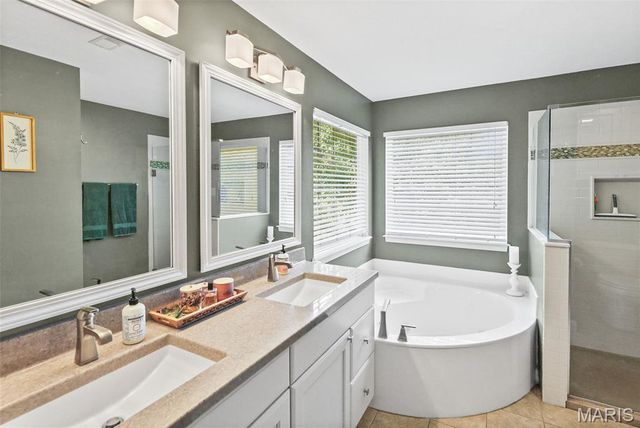 1605 Maplewood Court, Edwardsville, IL 62025