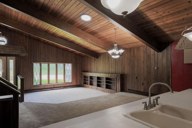 507 Park View Drive, Mount Horeb, WI 53572