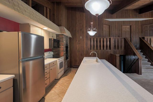 507 Park View Drive, Mount Horeb, WI 53572
