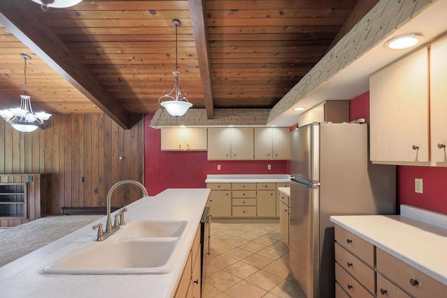 507 Park View Drive, Mount Horeb, WI 53572