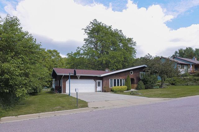 507 Park View Drive, Mount Horeb, WI 53572