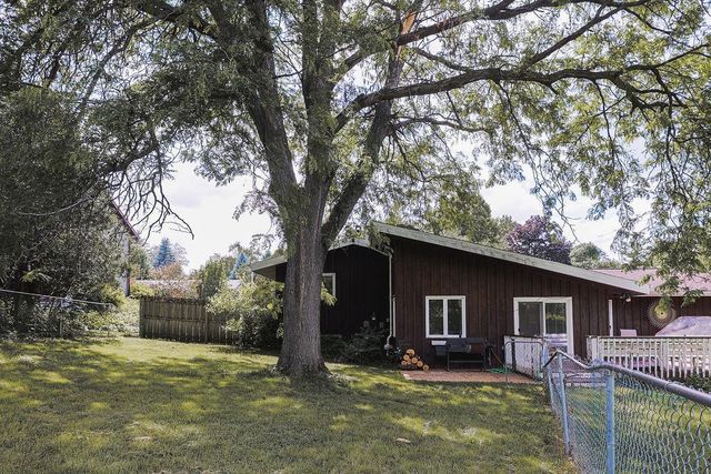 507 Park View Drive, Mount Horeb, WI 53572