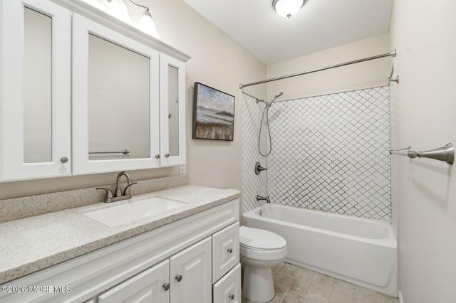 89 White Street C, Eatontown, NJ 07724