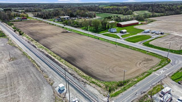 17567 A Lakeside Road, Three Oaks, MI 49128