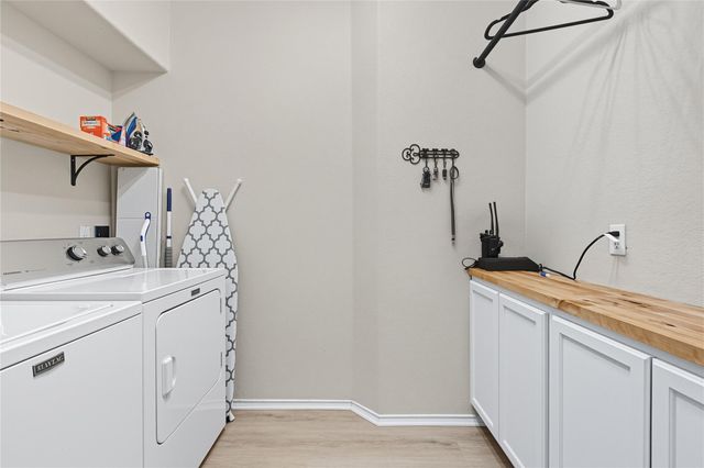 381 Bloomsbury DR, Kyle, TX 78640