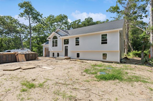 129 Cedar Lane, Medford, NY 11763