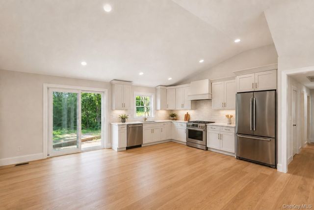 129 Cedar Lane, Medford, NY 11763
