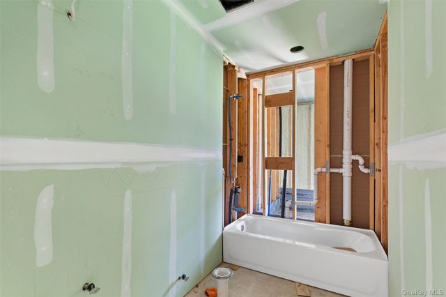 129 Cedar Lane, Medford, NY 11763
