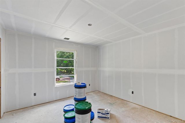129 Cedar Lane, Medford, NY 11763