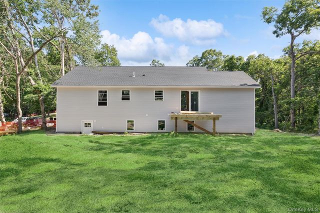 129 Cedar Lane, Medford, NY 11763