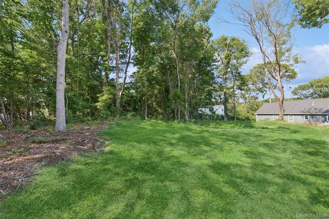 129 Cedar Lane, Medford, NY 11763
