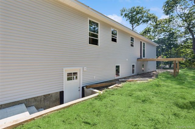 129 Cedar Lane, Medford, NY 11763